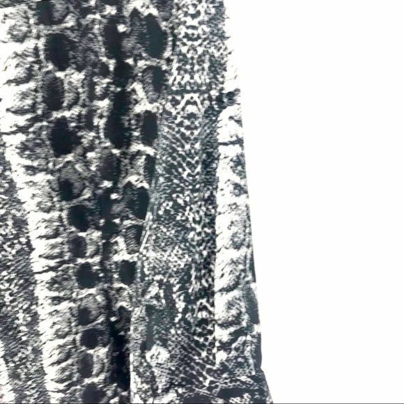 Millenium Blouse Womens Medium Snake Python Print Button Up 3/4 Sleeve Career - Picture 6 of 7